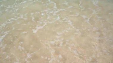 Dalgalar deniz kum plaj tatil arka plan üzerinde.