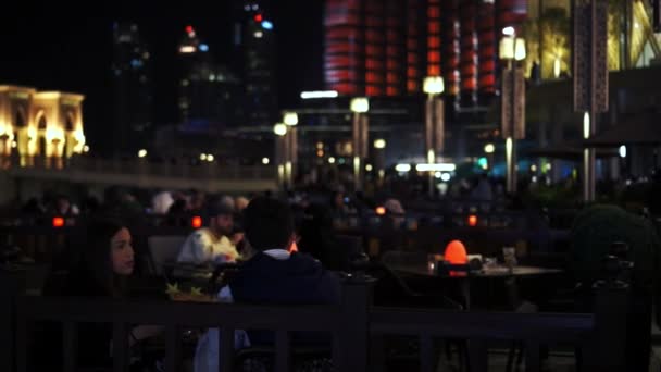 DUBAI, UAE - JANUARY 2018: People eat near Dubai Mall and Burj Khalifa. — Stock Video