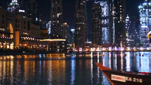 Tourist boats near with Burj Khalifa. — Stock Video