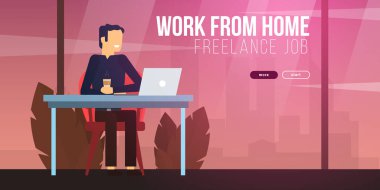 Gün batımında panoramik pencerelerin önünde dizüstü bilgisayarı olan yakışıklı bir adam oturuyor. Merkez ofis. Serbest konsept.