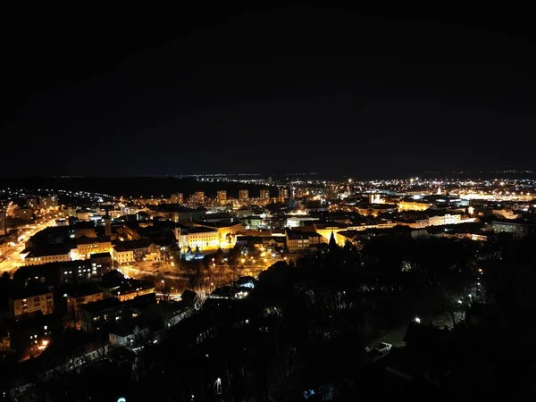 ハンガリー ミスコルクの街 夜の街のパノラマ — ストック写真