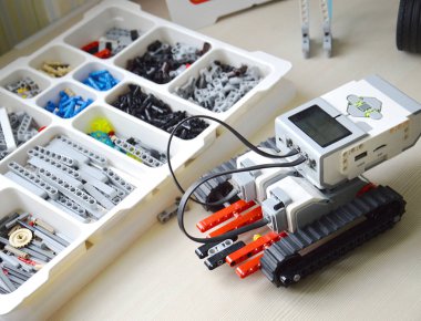 Robotbilim için teçhizatın ayrıntıları