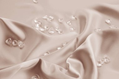 Beyaz ipek ile lüks halka bol dökümlü