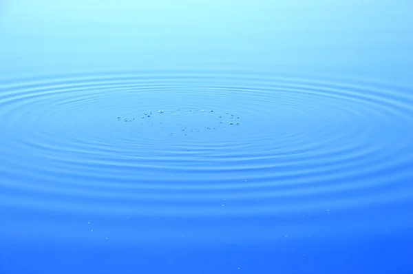 Kreise Auf Dem Wasser Nahaufnahme — Stockfoto