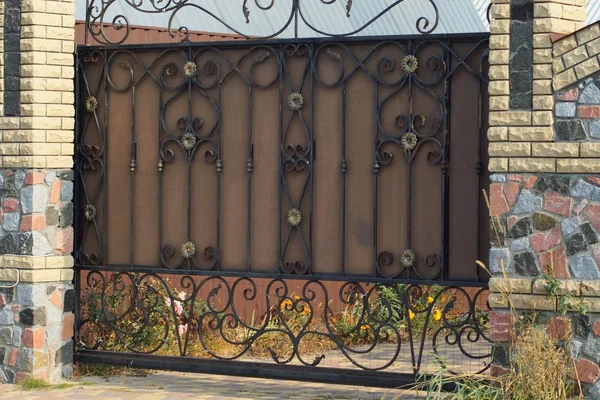 Brown Iron Gate Black Forged Pattern Part Fence Street — Stock Photo, Image