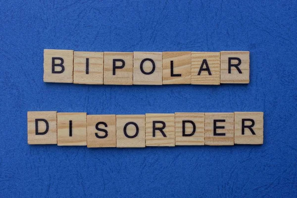 Trastorno Bipolar Hecho Letras Madera Marrón Encuentra Una Mesa Azul —  Fotos de Stock