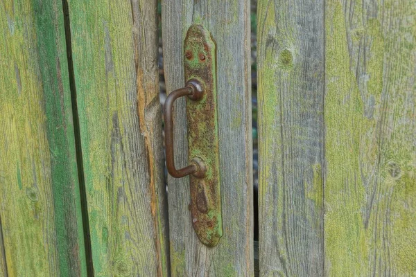 Old Iron Doorknob Green Wooden Door Planks — Stock Photo, Image