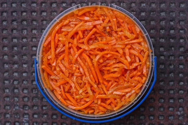 플라스틱 그릇에 한국의 샐러드 — 스톡 사진