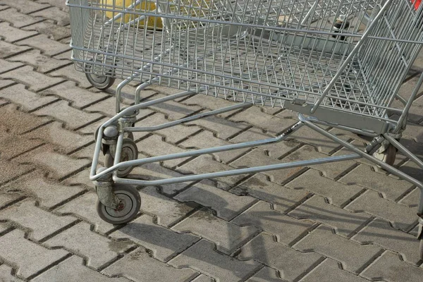 Part Empty Gray Metal Trolley Small Wheel Stands Sidewalk Street — Stock Photo, Image