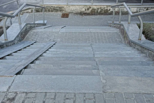 Szürke Régi Beton Lépcsők Egy Nagy Lépcsőn Város Utcájában — Stock Fotó