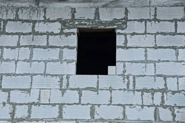 Wand Eines Unfertigen Hauses Aus Weißen Ziegeln Mit Einem Leeren — Stockfoto