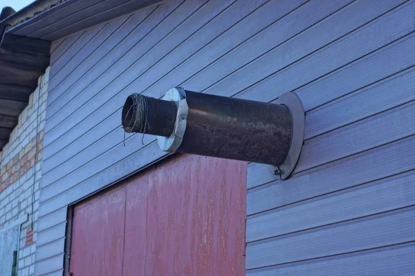 One Dirty Metal Chimney Pipe Gray Wall House — Stock Photo, Image