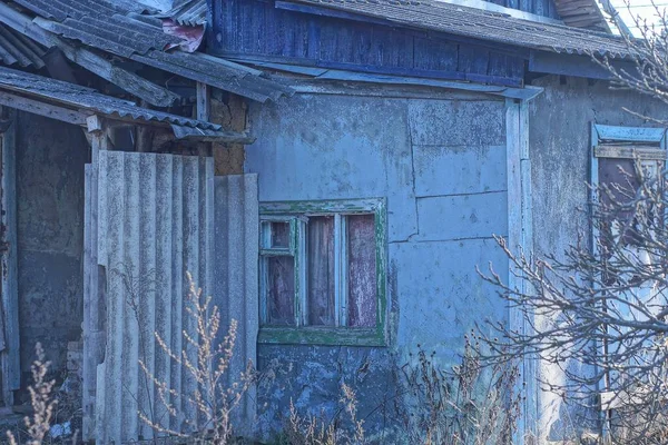 Old Wooden Window Gray Wall Rural House Yard Overgrown Dry — Stock Photo, Image