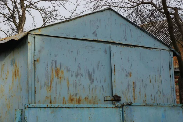 Old Blue Iron Garage Stained Brown Rust Street — 스톡 사진