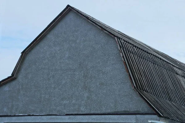 Facade Private House Gray Wall Slate Roof Sky — Stock Photo, Image