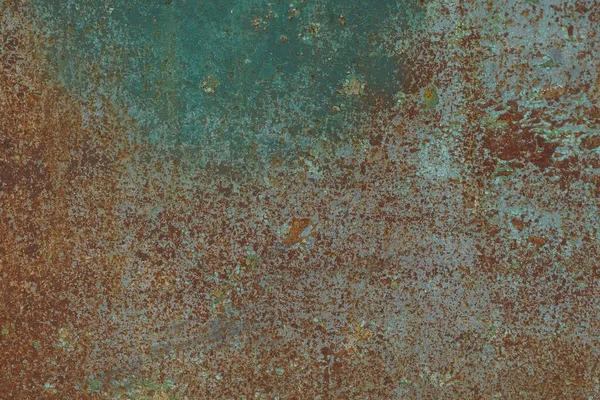 褐色铁锈中的旧绿色铁墙的彩色金属纹理 — 图库照片