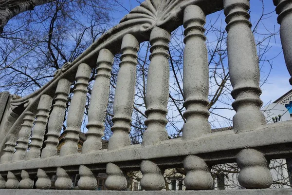 Textura Pedra Cinza Uma Cerca Concreto Com Uma Série Buracos — Fotografia de Stock