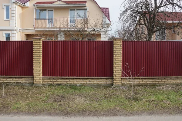Private Long Wall Fence Red Iron Brown Bricks Rural Street — Stock Photo, Image