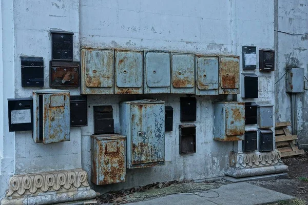 Beaucoup Vieilles Boîtes Aux Lettres Fer Gris Noir Rouille Sur — Photo