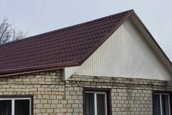 White Private Brick House Brown Tiled Roof Gray Sky — Stock Photo, Image