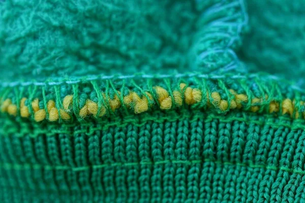 Yünlü Bir Giysinin Üzerindeki Sarı Yeşil Dikişli Kumaşın Renk Dokusu — Stok fotoğraf