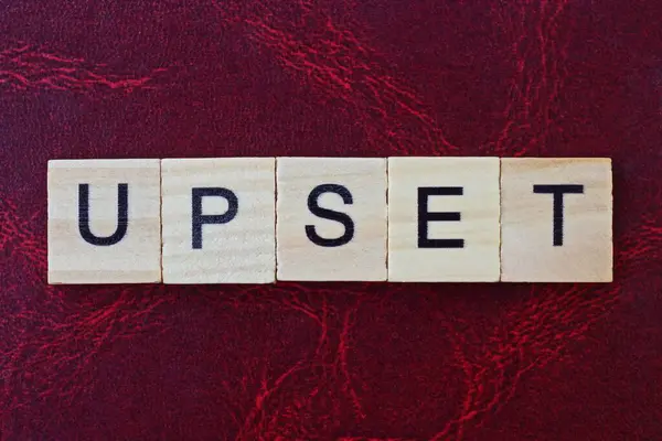 Text Word Upset Gray Wooden Small Letters Black Font Red — Stock Photo, Image