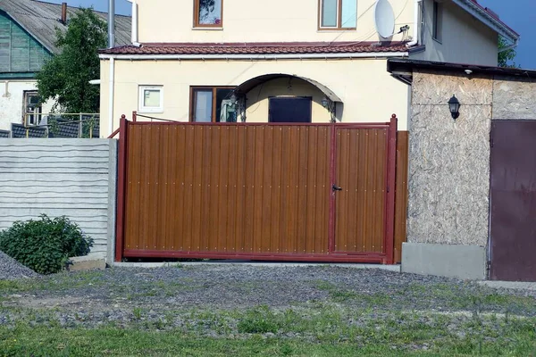 Deel Van Grijze Betonnen Muur Van Het Hek Van Een — Stockfoto