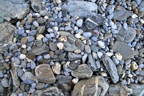 Kieselsteine Strand Übersät Mit Verschiedenen Steinen Unterschiedlicher Form Hintergrund — Stockfoto