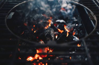 Barbekü dumanı yangın kokusu güzel bir arka plan deseni