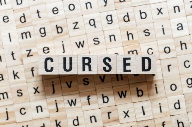 Küpler üzerine lanetli kelime kavramı