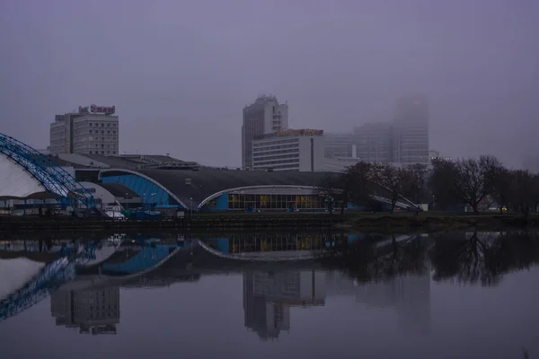 Sisli hava Minsk görünümü, Svisloch yansıma ile