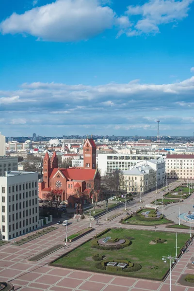 Bağımsızlık Meydanı Minsk'te görünümünü