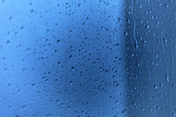 Gocce di pioggia su fondo di vetro — Foto Stock
