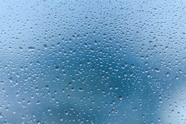 玻璃背景上的雨滴 — 图库照片