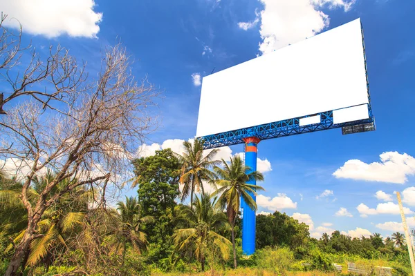 Prázdné bílé venkovní Billboard — Stock fotografie