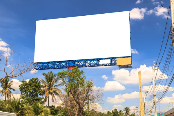 Branco branco ao ar livre Billboard — Fotografia de Stock