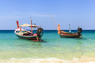 Geleneksel Tay longtail tekne ünlü güneşli Long Beach