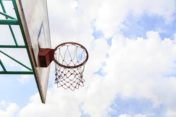 Campo de basquete objetivo — Fotografia de Stock