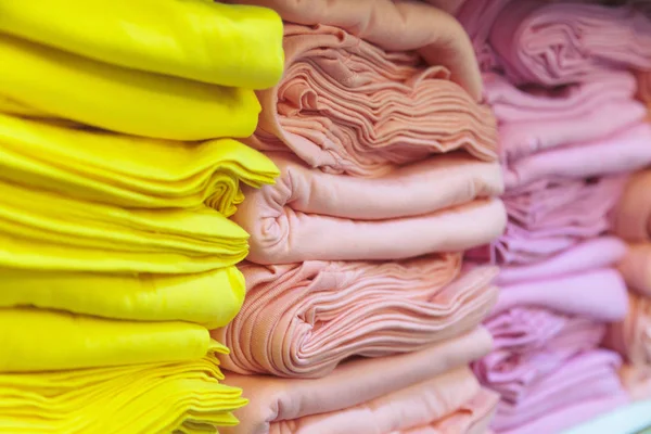 T-shirts colorés — Photo