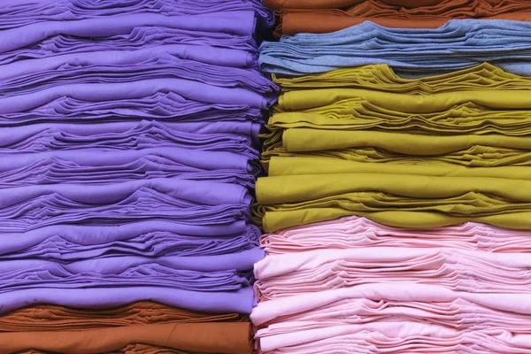 T-shirts coloridas — Fotografia de Stock