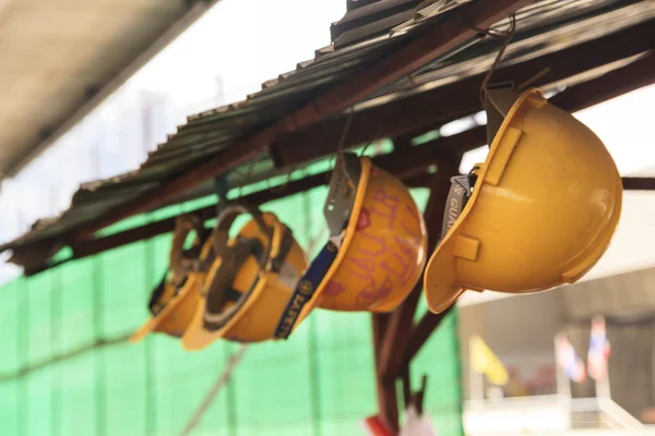 Construction helmets on construction sites — Stock Photo, Image