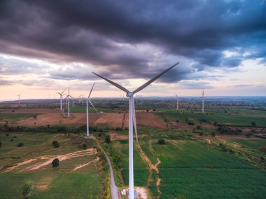Rüzgar Türbini güç jeneratör çiftliği havadan görünümü