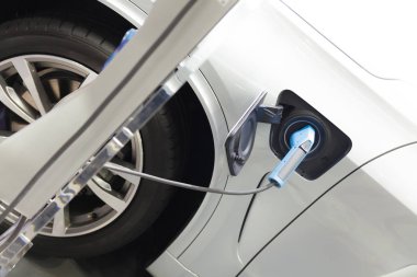 Bir elektrikli araba, ulaşım geleceği şarj