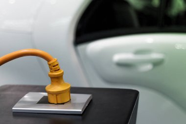 Bir elektrikli araba, ulaşım geleceği şarj