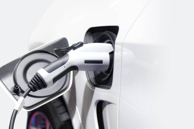 Bir elektrikli araba, ulaşım geleceği şarj
