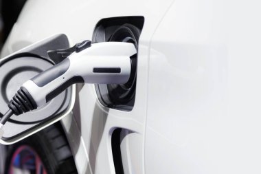 Bir elektrikli araba, ulaşım geleceği şarj