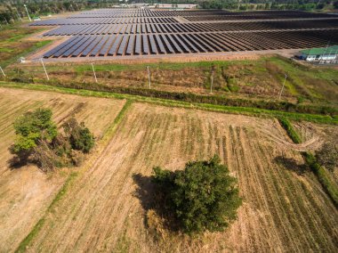 Bir güneş paneli Park havadan görünümü