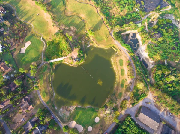 Luftaufnahme eines schönen Golfplatzes — Stockfoto