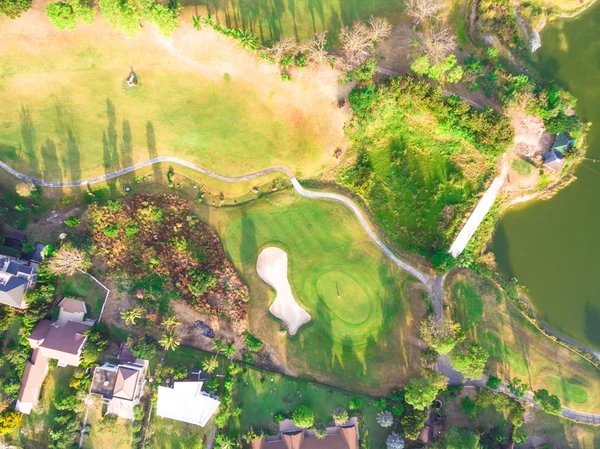 Veduta aerea di un bellissimo campo da golf — Foto Stock