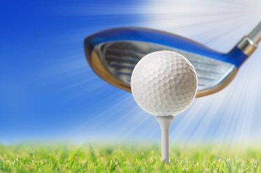 tee golf sahası içinde Golf topu